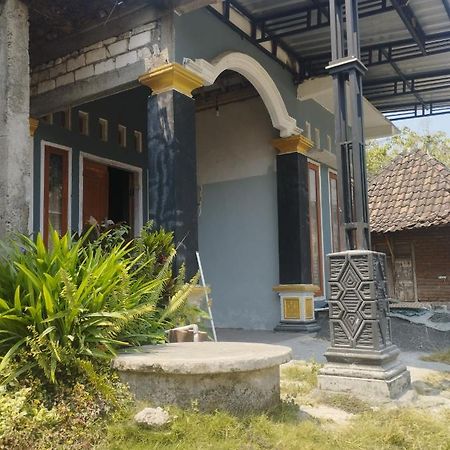 Hellsel Homestay Lamongan Eksteriør billede