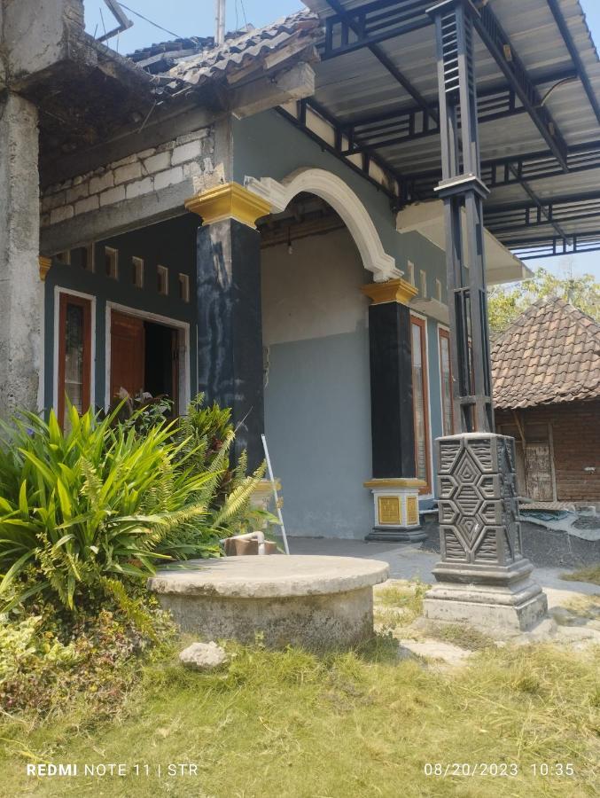 Hellsel Homestay Lamongan Eksteriør billede